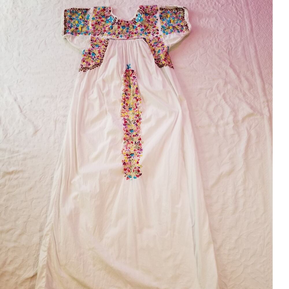 Vintage 1970s Mexican San Antonino Hand Embroidered White Cotton Maxi Dress - Picture 5 of 9